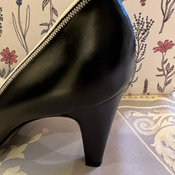 Authentic CHANEL Heels - Picture 9 of 9
